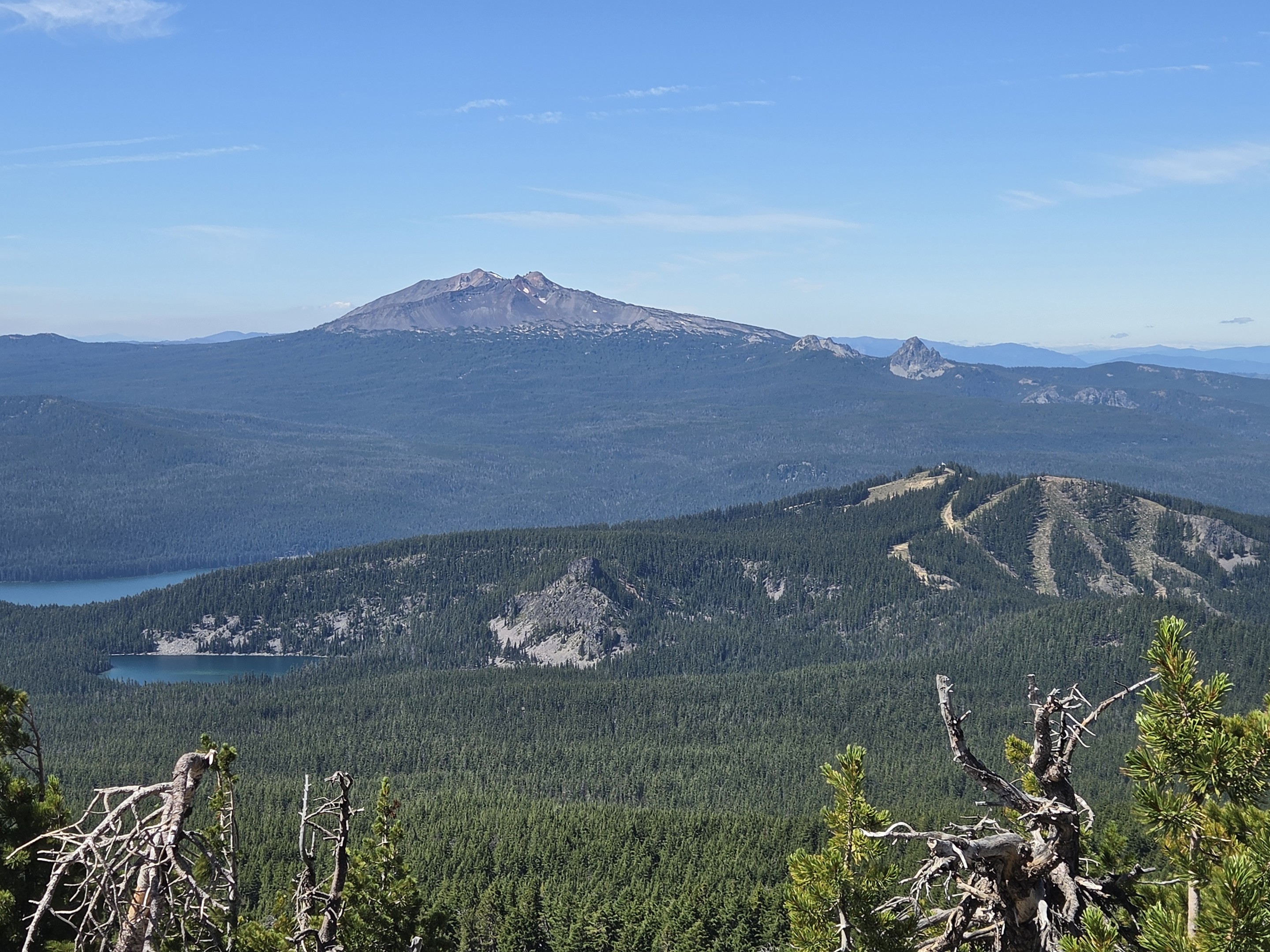 Willamette Pass and Cascade lakes viewed from Maiden Peak